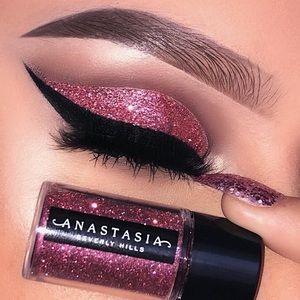 New ANASTASIA BEVERLY HILLS
Loose Glitter